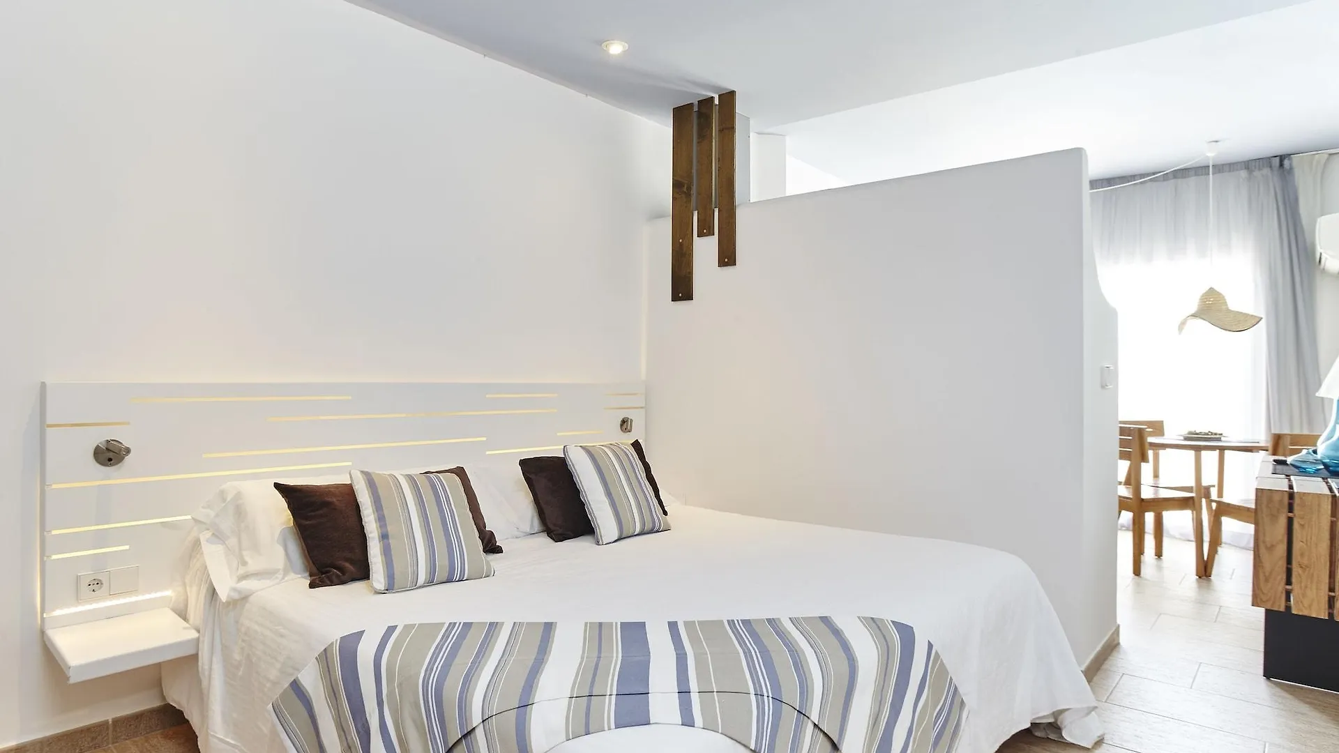 Apartamentos Castavi Es Pujols