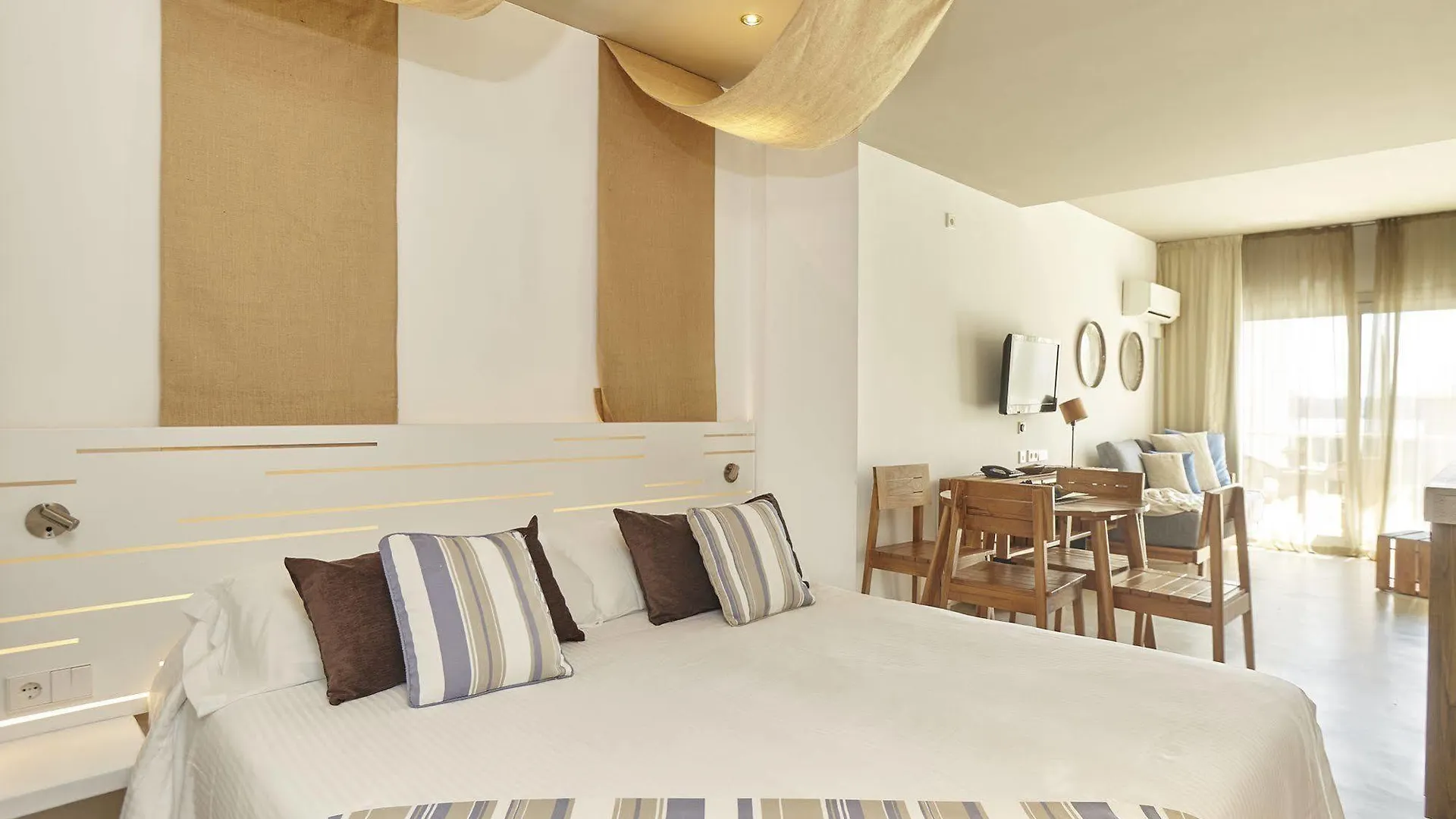 Apartamentos Castavi Es Pujols